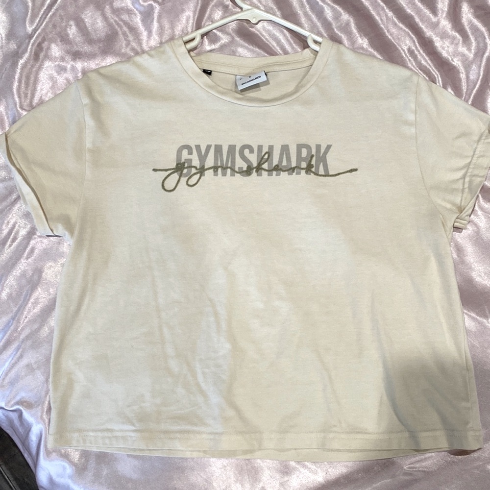 🤍Beige gym shark workout T-shirt green stitching size small